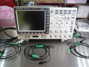 GWINSTEK GDS-2204A 200MHz 2GS/s デジタルストレージオシロスコープ