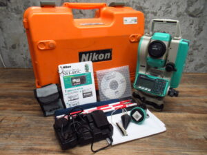 現状品 Nikon ニコン NST-405C トータルステーション 測量機器